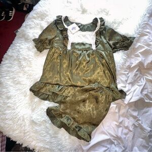 NWT-Designer looking Olive & Crème Top with Lace  Womens Pajamas